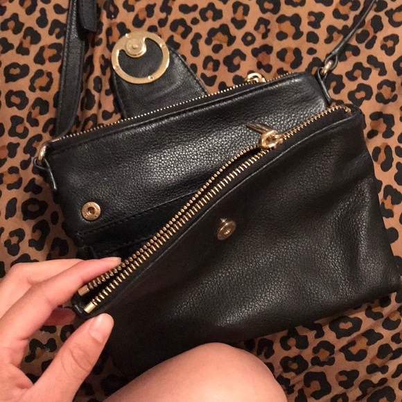 Michael Kors Crossbody. - Picture 2 of 5